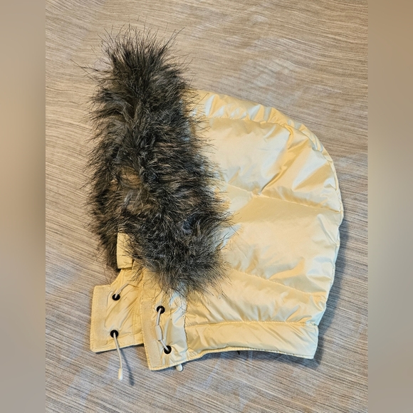 Mountain Hardwear Down Coat - Picture 14 of 15